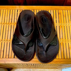 🤎🚶‍♂Oofos Matte Brown Toe Post Recovery Sandals W/Great Arch Support  W-10 M-8
